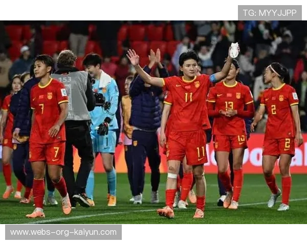 中国女足夺冠喜获世界瞩目 球迷狂欢庆祝胜利，中国女足精彩瞬间